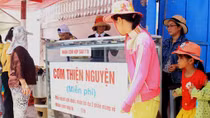 Quán cơm thiện nguyện ấm áp tình người