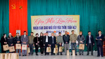 Công ty Phượng Hoàng trao quà tặng các hộ Công giáo nghèo trên địa bàn tỉnh Bắc Ninh
