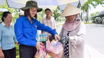 Suất cơm 3 nghìn ấm lòng người nghèo