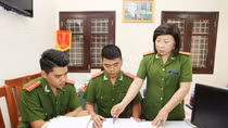 Bông hồng “thép” lặng lẽ tỏa hương