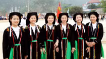 Váy xẻ Hồ Sơn