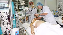 Bảo vệ bệnh viện bị đâm đã qua đời