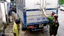 Liên tiếp bắt giữ 2 vụ vận chuyển lâm sản 