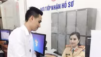 Nữ Đại úy Cảnh sát giao thông được nhiều người dân gửi thư khen