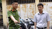Công an TP Uông Bí trao trả xe máy cho bị hại