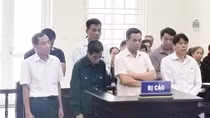 Chủ tịch xã và cấp dưới “rủ nhau” vào tù vì bán đất công