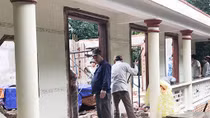 Tháo dỡ biệt phủ trăm tỉ của đại gia vàng dưới chân núi Hải Vân