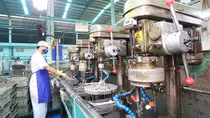 Giữa cơn bão đại dịch, “đại bàng” FDI vẫn mở rộng sản xuất ở Việt Nam