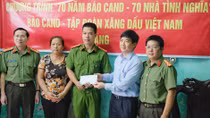 Trao tiền hỗ trợ xây nhà tình nghĩa cho 3 cán bộ Công an tỉnh Nam Định