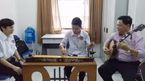 Đàn bầu Việt Nam có nguy cơ bị “xâm hại chủ quyền”