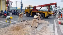 Nhân lên hình ảnh cao đẹp của cảnh sát giao thông