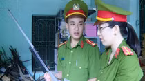 Tuyên truyền, vận động nhân dân giao nộp súng tự chế
