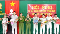 Phía sau những cánh thư "Gửi lời xin lỗi"