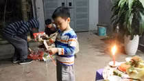 Tục “lì xì” đầu năm: Nét đẹp truyền thống đang bị mai một, biến tướng