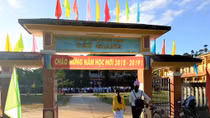 Đến từng nhà, rà từng bản đón học sinh tới trường