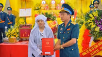 Hỗ trợ thân nhân gia đình Liệt sĩ, Thiếu tá Lê Văn Đình
