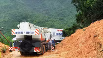 Trắng đêm khắc phục sự cố sạt lở trên hai huyết mạch giao thông qua đèo Cả