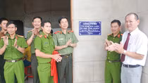 Kết những vòng tay, xây hàng trăm ngôi nhà ấm