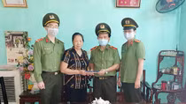 Cục Khoa học, Chiến lược và Lịch sử CA thăm gia đình Liệt sĩ hi sinh tại Đồng Tâm
