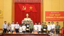 Bộ trưởng Tô Lâm gặp mặt các cháu con thương binh, liệt sĩ CAND