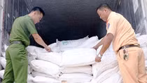 Bắt xe tải chở 29 tấn phụ gia nhập lậu từ Trung Quốc