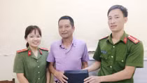 Trao trả tài sản cho khách nước ngoài để quên trên taxi