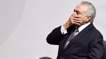 Tổng thống Brazil Michel Temer: Tránh vỏ dưa, gặp vỏ dừa