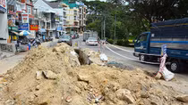Đường sá Đà Lạt bị đào tung trong mùa du lịch