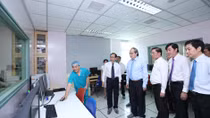 Bí thư Thành ủy TP Hồ Chí Minh chúc mừng cán bộ, nhân viên Bệnh viện Đại học Y Dược