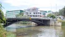 Người đàn ông nhảy cầu Nam Giao tự tử