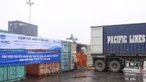 Hàng trăm tấn hàng hóa từ Hải Phòng vào TP Hồ Chí Minh bằng đường biển