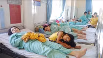 Ăn trưa xong, 76 công nhân nhập viện cấp cứu