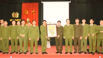 Thứ trưởng Bùi Văn Nam làm việc với Viện Khoa học hình sự