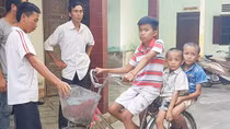 Sợ bố mẹ mắng, 3 anh em đi lạc "kể chuyện" bị bắt cóc