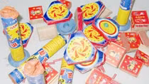 Sang Trung Quốc chữa bệnh, về thành chủ buôn pháo nổ