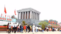 Hơn 47 nghìn lượt người vào Lăng viếng Chủ tịch Hồ Chí Minh dịp Tết Nguyên đán Kỷ Hợi