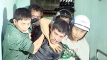 Bắt học sinh lớp 8 làm con tin yêu cầu chuộc bằng khẩu AK