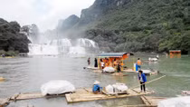 Thác bản Giốc hai mùa biến ảo