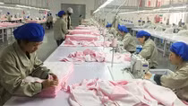 Người lao động phấn khởi trở lại sau kỳ nghỉ Tết