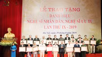 Làm sao để giữ “tính thiêng” cho các danh hiệu?