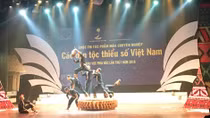 Lại "nóng" chuyện bản sắc văn hóa...