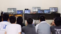 Bi hài chuyện fan “cày view” cho thần tượng