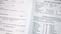 Khởi tố đối tượng làm giả giấy ra viện 