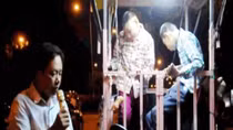 Giòn cười, tươi khóc