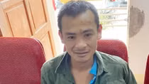 Con nghiện mang theo vũ khí nóng bán lẻ ma túy 