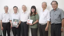 Câu lạc bộ Công an hưu trí trao 25 triệu đồng ủng hộ đồng bào miền Trung