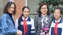 Hai nữ sinh lớp 6 trả lại ví 20 triệu đồng cho người đánh rơi