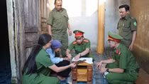Công an Đắk G’long đến tận nhà dân cấp CMND 