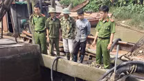 Bắt giữ 2 tàu khai thác cát trái phép trên sông Luộc