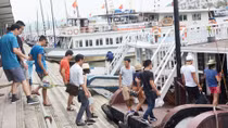 Nhiều điểm vui chơi "quá tải" trong ngày lễ